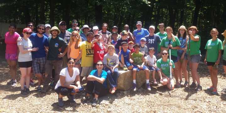 Volunteers with Mahwah Environmental Volunteer Organization.