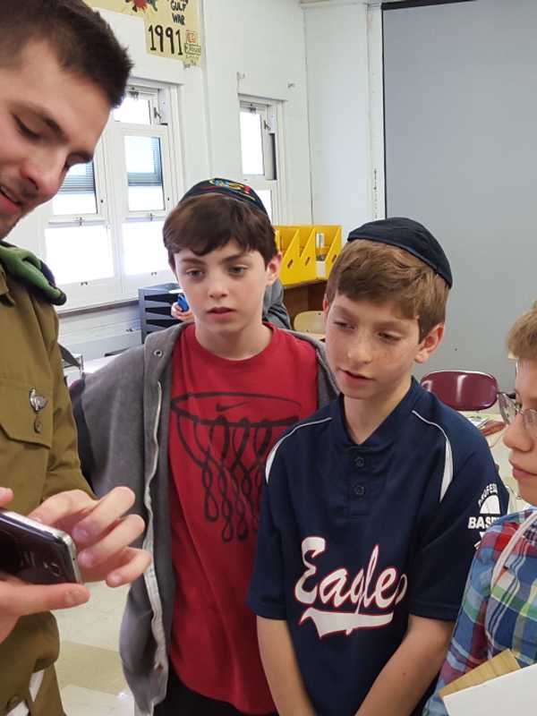 Woodcliff Lake Hebrew School Students Sell Challah To Aid Israeli Soldiers