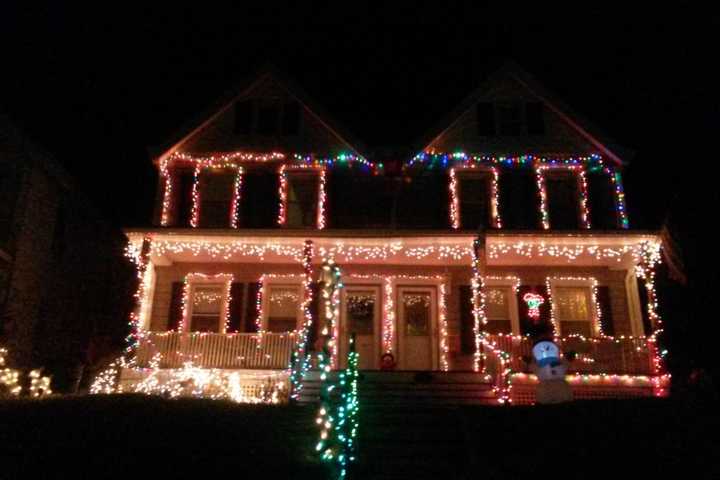 The Daily Voice Wants To See Your Holiday Decorations