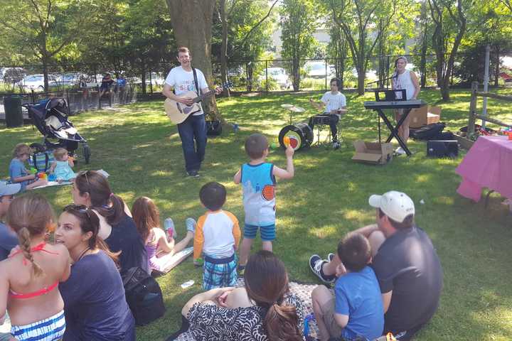 More Than 100 Show Up For Songs For Seeds Pool Concert