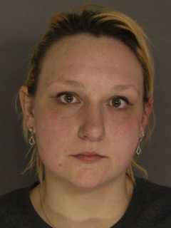 Woman Stabs BF In Back: Newville Police