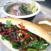 <p>To dip or not to dip? Pho two ways at Ma Mi in Closter.</p>