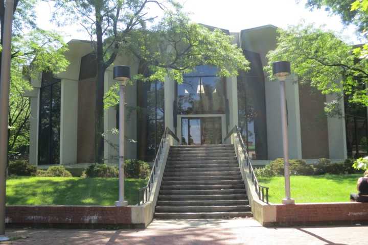 Acclaimed Pianist To Perform At Englewood Public Library