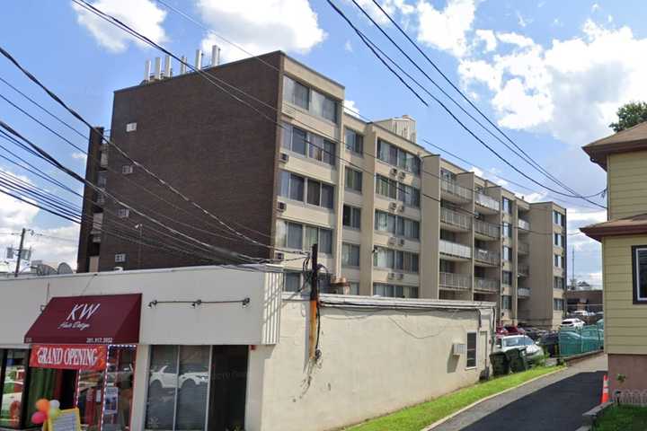 Fort Lee Man Jumps From Cliffside Park Balcony