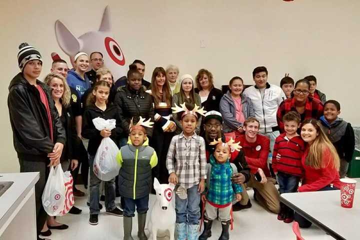 Hyde Park Police Helping Needy Families Over Holiday Season