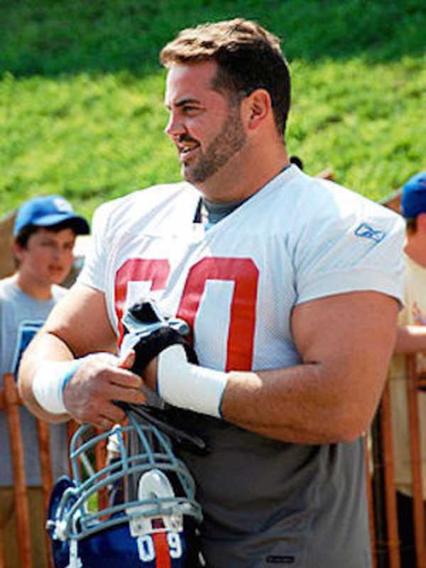 New York Giants' Shaun O'Hara Visits New Milford Fire Department