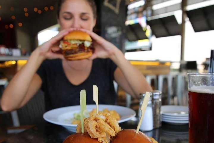 Bar Louie Set To Open Sunday In Paramus