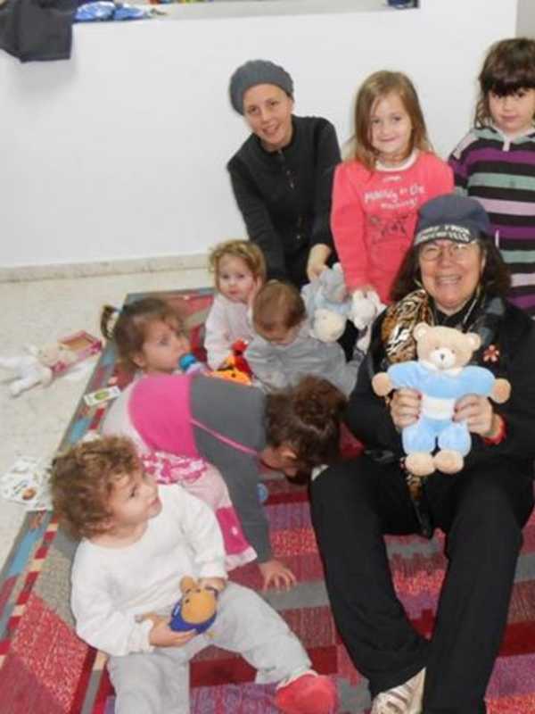 Bergenfield Rabbi Delivers Teddy Bears To Needy Children Across The Globe