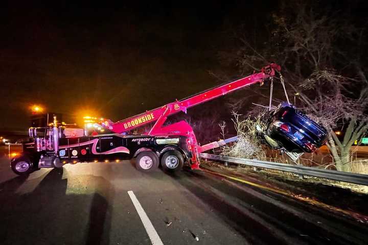 SUV Rolls Into Ravine Off Garden State Parkway (PHOTOS)