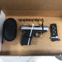 <p>A convicted felon from Bridgeport was busted with a .380 caliber gun and bullets by Fairfield Police.</p>