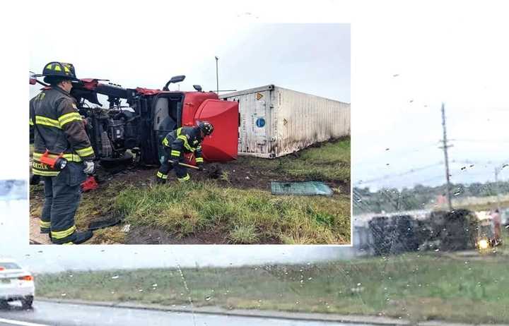 Tractor-trailer hauling bananas tips at Green Street exit on westbound Route 80 in Hackensack.