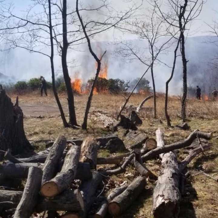 Thiells firefighters are battling a blaze on High Tor Mountain.