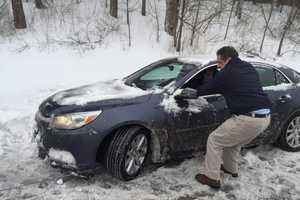 Cuomo Helps Stranded Driver On Sprain Brook Parkway In Westchester