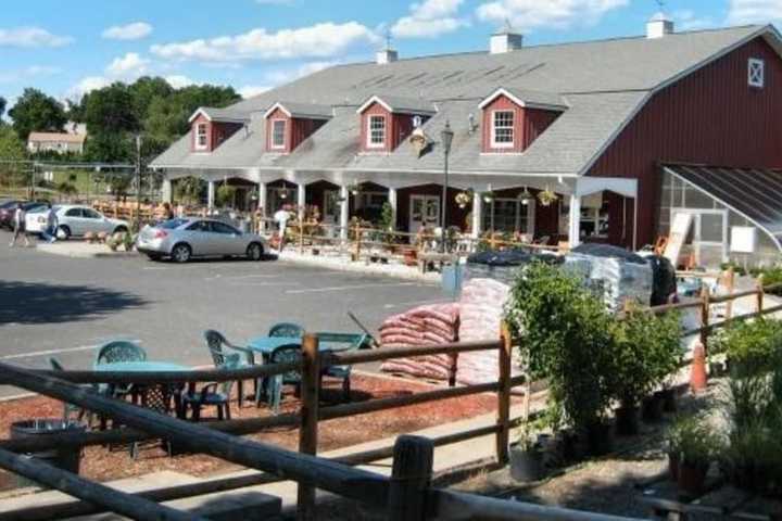 Hillsdale Bans Street Parking Near Demarest Farms During Fall
