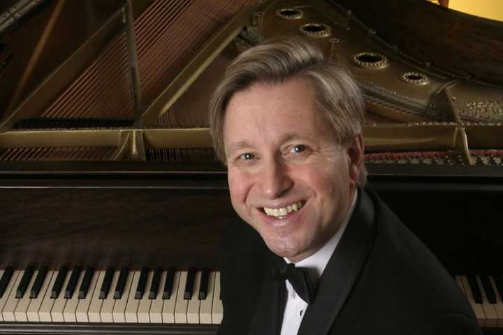 Pianist Paul Bisaccia Performs At New Canaan Library