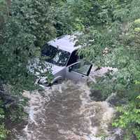 <p>The vehicle in the creek.</p>