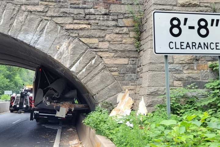 Truck Slams Into Bridge On Saw Mill River Parkway In Pleasantville, Causes Lane Closures