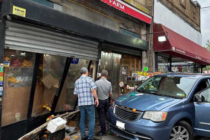 Unlicensed Driver Hits Child, Pregnant Woman In Front Of Building In Yonkers: Police