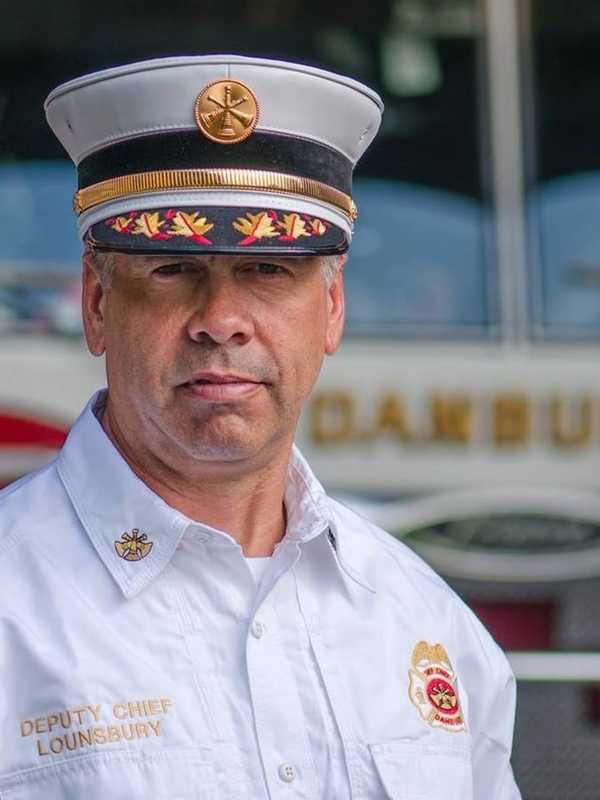 Danbury Off-Duty Chief Helps Save A Person During Flight From Vegas