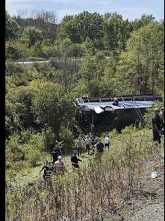 Update: 1 Dead In I-84 Bus Crash With 50 HS Students Aboard  In Hudson Valley, Officials Say