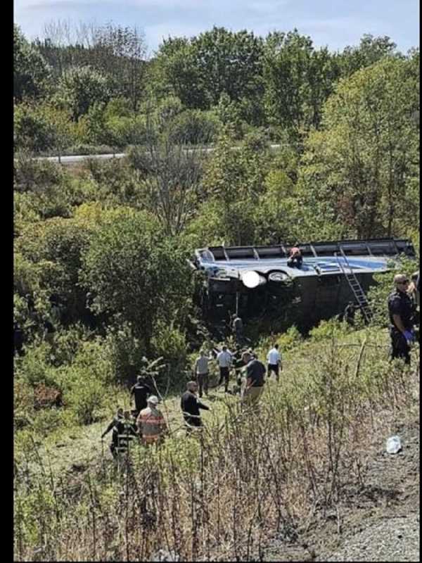 New Update: 1 Dead In I-84 Bus Crash With 50 HS Students Aboard In Hudson Valley, Officials Say