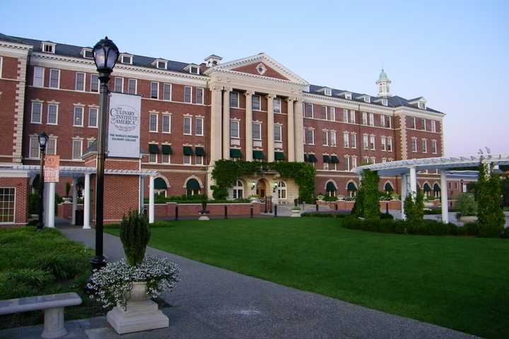 Watch Culinary Institute Chef Cook Chicken On Website