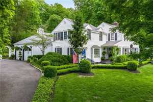 Here's How Much Sandra Lee Lists Northern Westchester Home She Shares With Cuomo