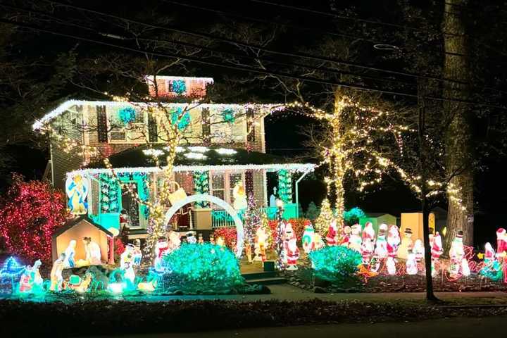 Know Any Long Island Homes With Amazing Holiday Lights? Help Us Find The Merriest Displays