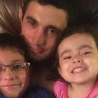 <p>Andy Rivera and his children.</p>