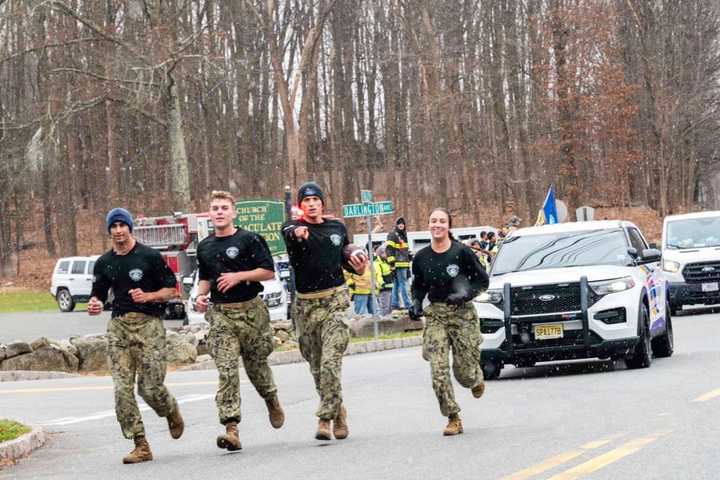 Naval Academy Runs Football Through NJ On 463-Mile Trek To Army-Navy Game In New England