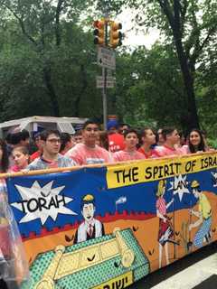 PHOTOS: Frisch Students March In Israel Day Parade