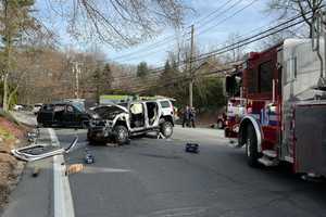 2 Injured In 2-Car Crash On Parkway In Westchester