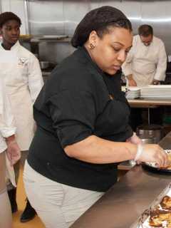 Eastside High School In Paterson Cooks Up Dinner For The Needy