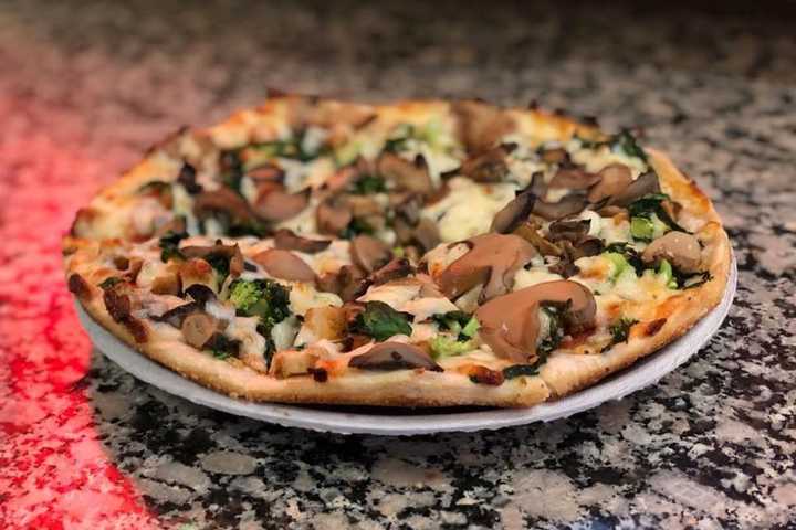 New York Pizza Chain Expands To Maywood