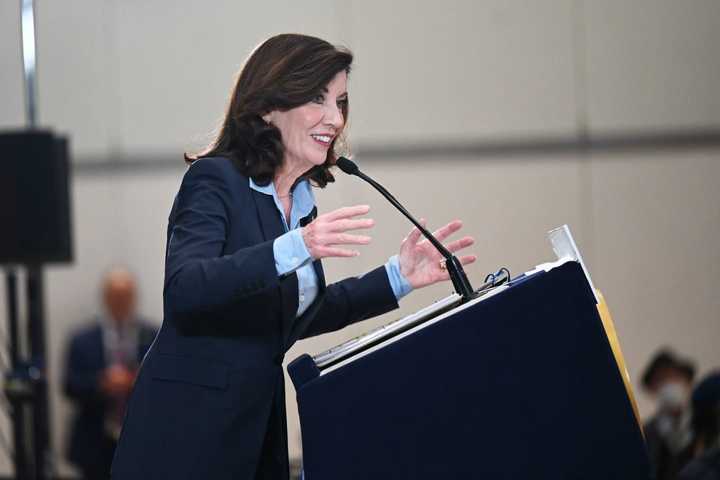 COVID-19: NY Gov. Kathy Hochul Tests Positive