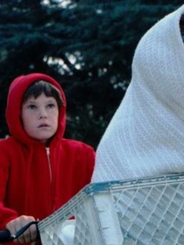 Watch 'E.T. The Extraterrestrial' At The Enchanted Cafe In Red Hook