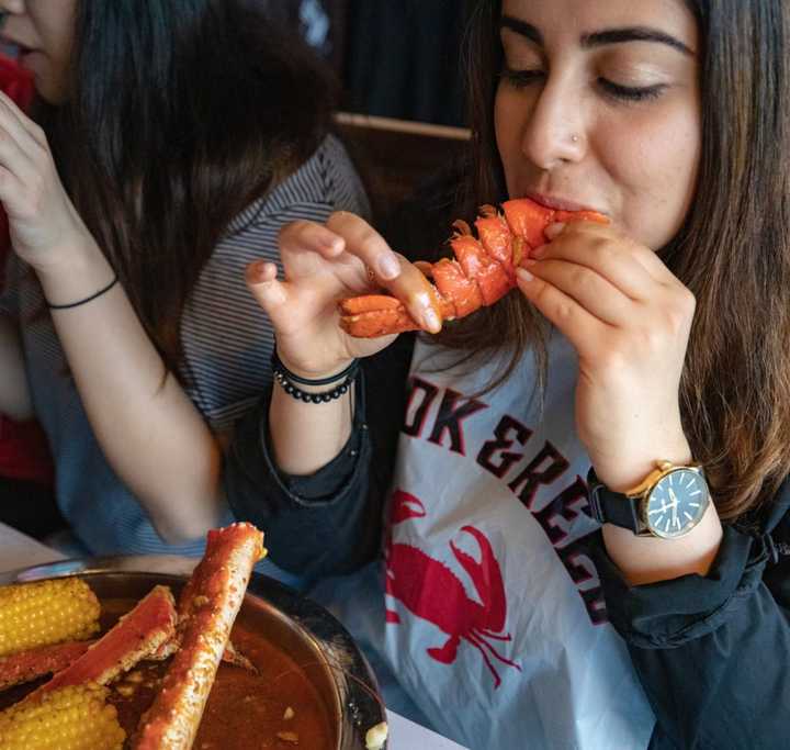 A popular Cajun seafood restaurant just opened in Hicksville.