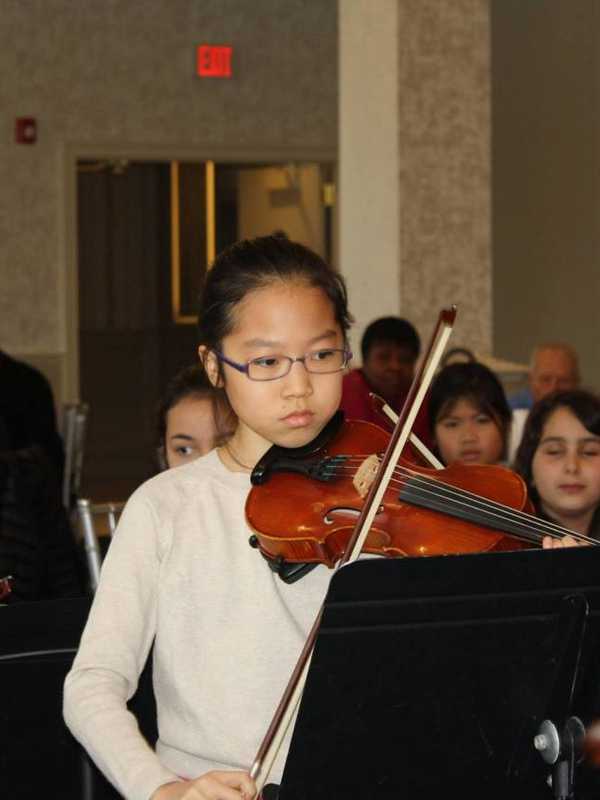 Anne Hutchinson, Greenvale Students Perform Concert For Senior Citizens