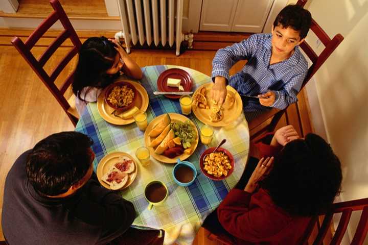 Making Family Dinners Great Again: How Children Benefit From Home Cooking