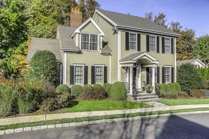 6 Cider Mill Circle, Armonk, N.Y.