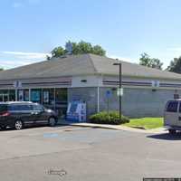Police Investigate Gunpoint Robbery Of Hempstead 7-Eleven
