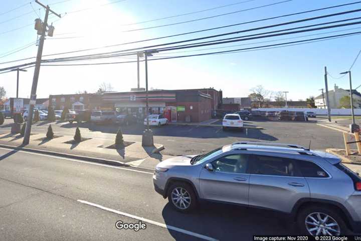 A knife-wielding robber entered a 7-Eleven in Bethpage in the early hours of Thursday, Aug. 24, and took money and cigarettes before fleeing, police announced.