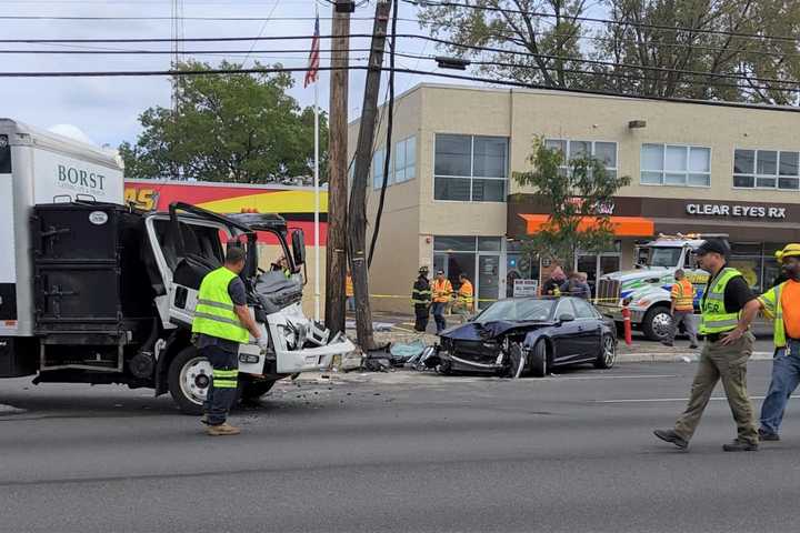 Allendale Landscape Company Driver Pinned In Route 17 Crash In Paramus