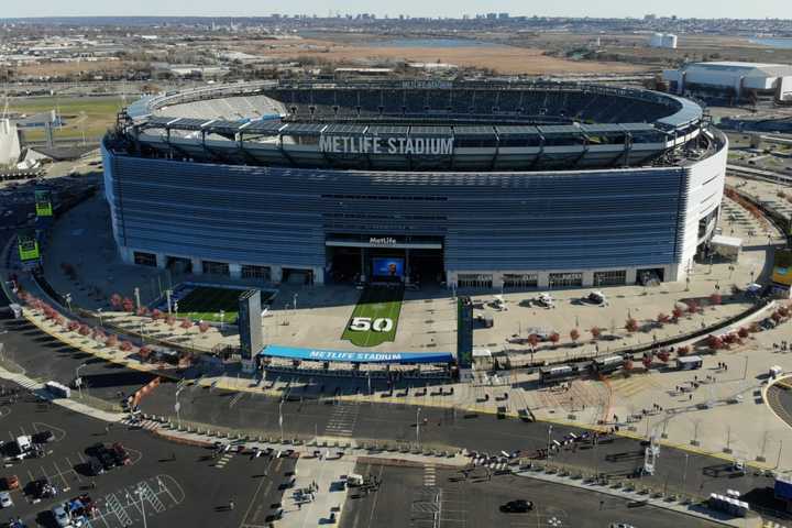 Assailant Hits Woman In Head With Can At MetLife College Football Game