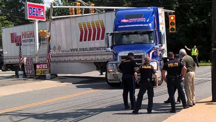 Traffic light toppled in Hawthorne