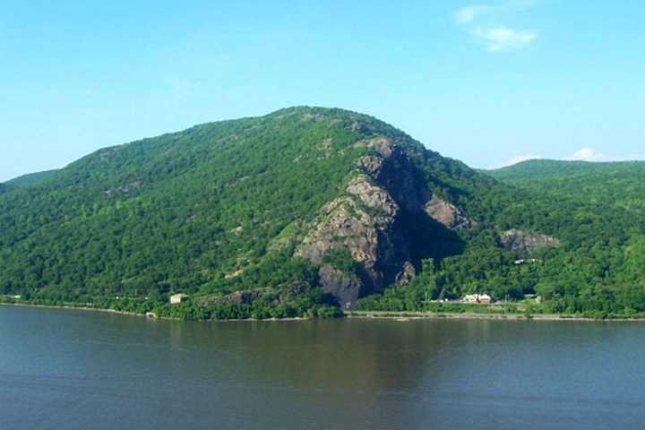 Woman Rescued On Breakneck Ridge 