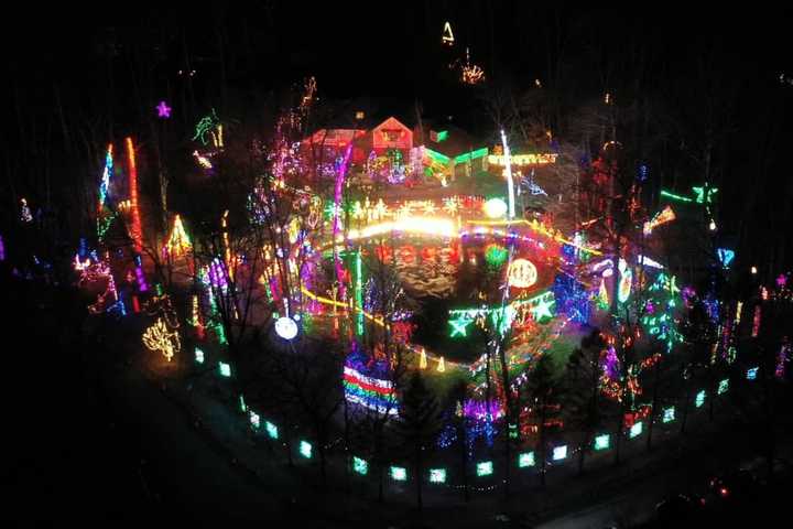 Dutchess Home Has Guinness World Record-Setting Xmas Display Of 600K Lights