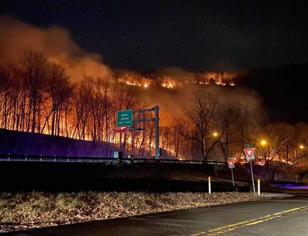 'Pray For NJ': 70-Acre Wildfire Burns Along Popular Mount Tammany ...