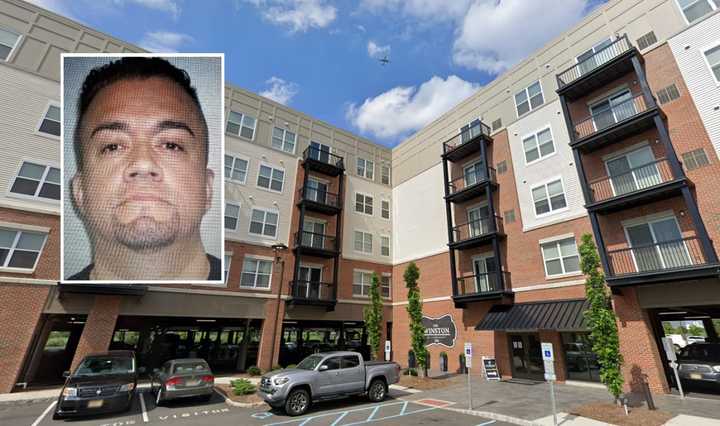 Juan Cuartas / The Winston Apartments, Lyndhurst