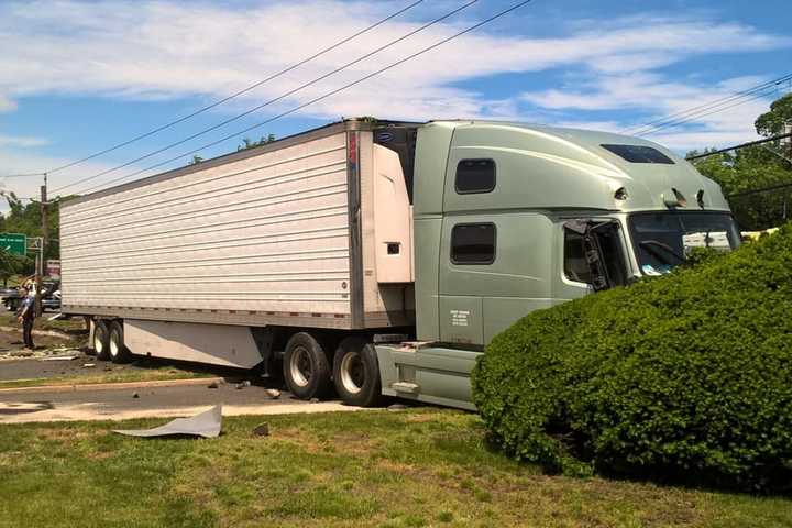 Route 17 Paramus Crash Downs Wires, Authorities Seek Tractor-Trailer Driver Who Fled On Foot